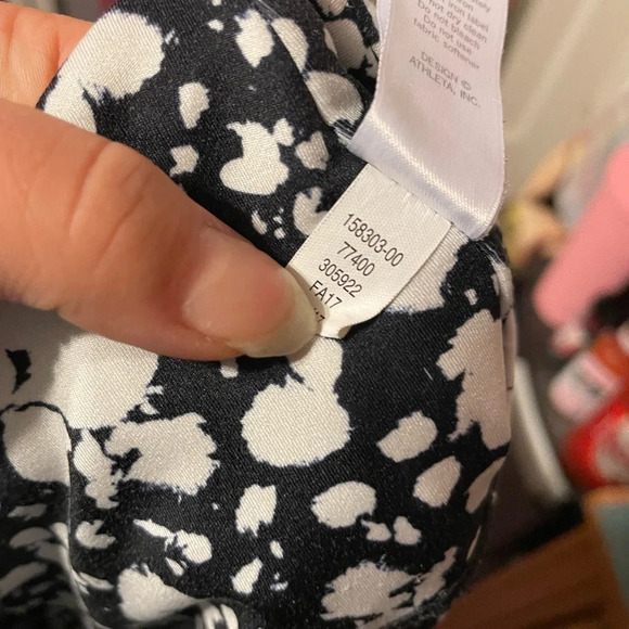 ATHLETA PAINT SALUTATION 7/8 LEGGINGS - Picture 6 of 6